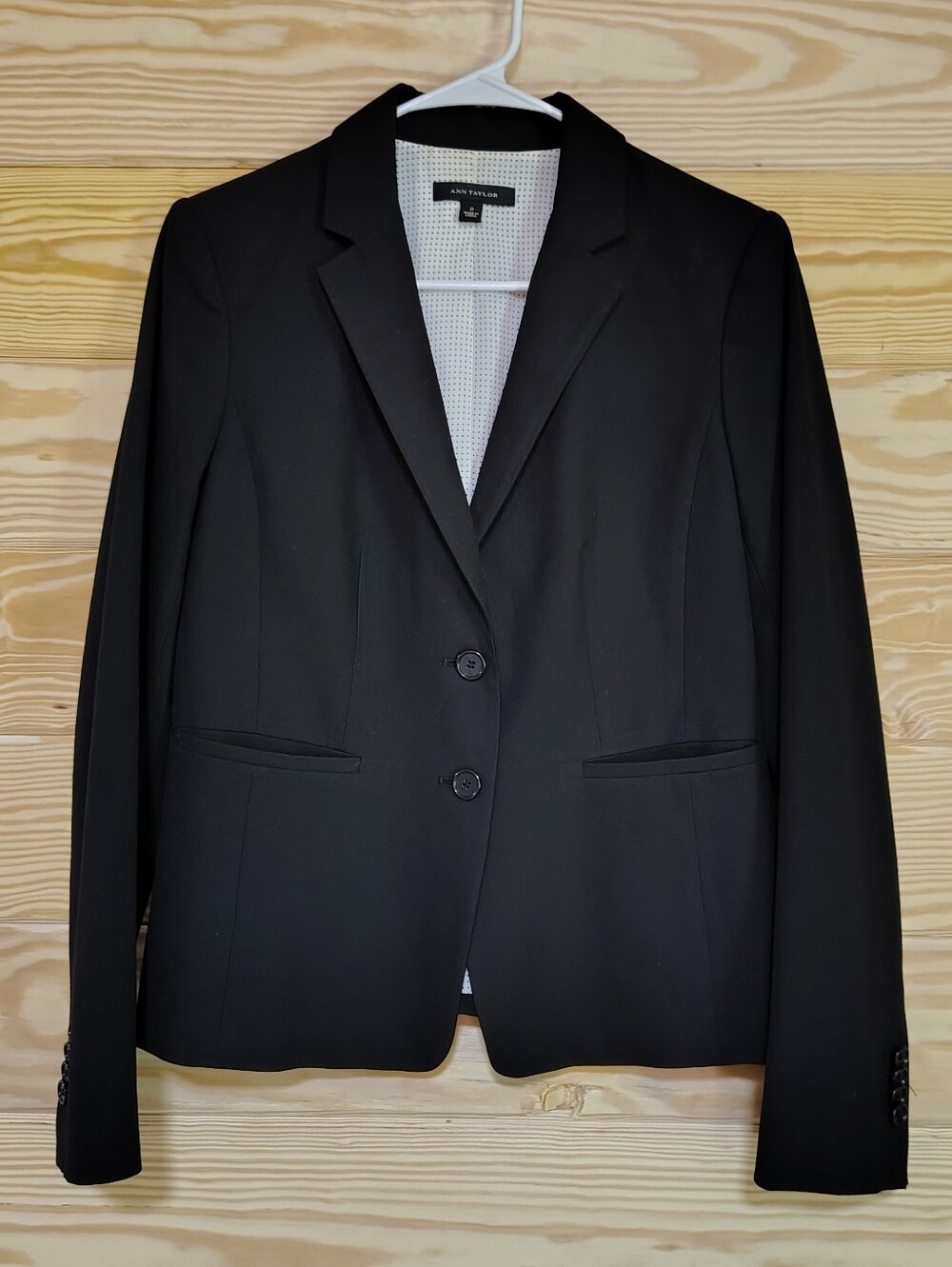 Ann Taylor Black Classic Tailored Blazer Size 2 Two Button Career Workwear Chic